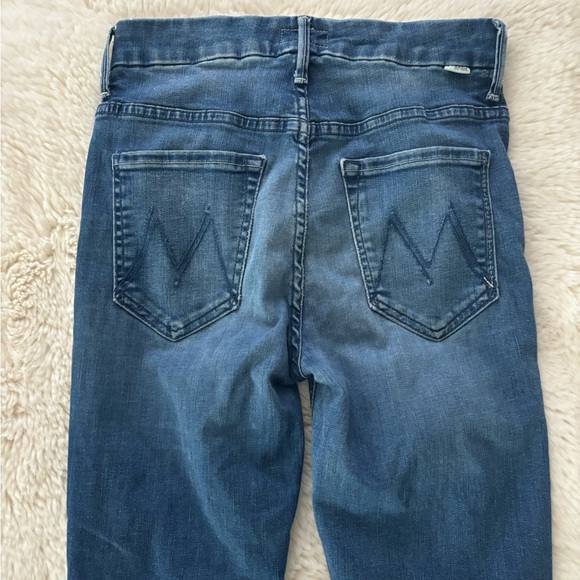 Mother - High Waisted Looker Ankle Fray Skinny Jeans in Lure Me In - Picture 7 of 9